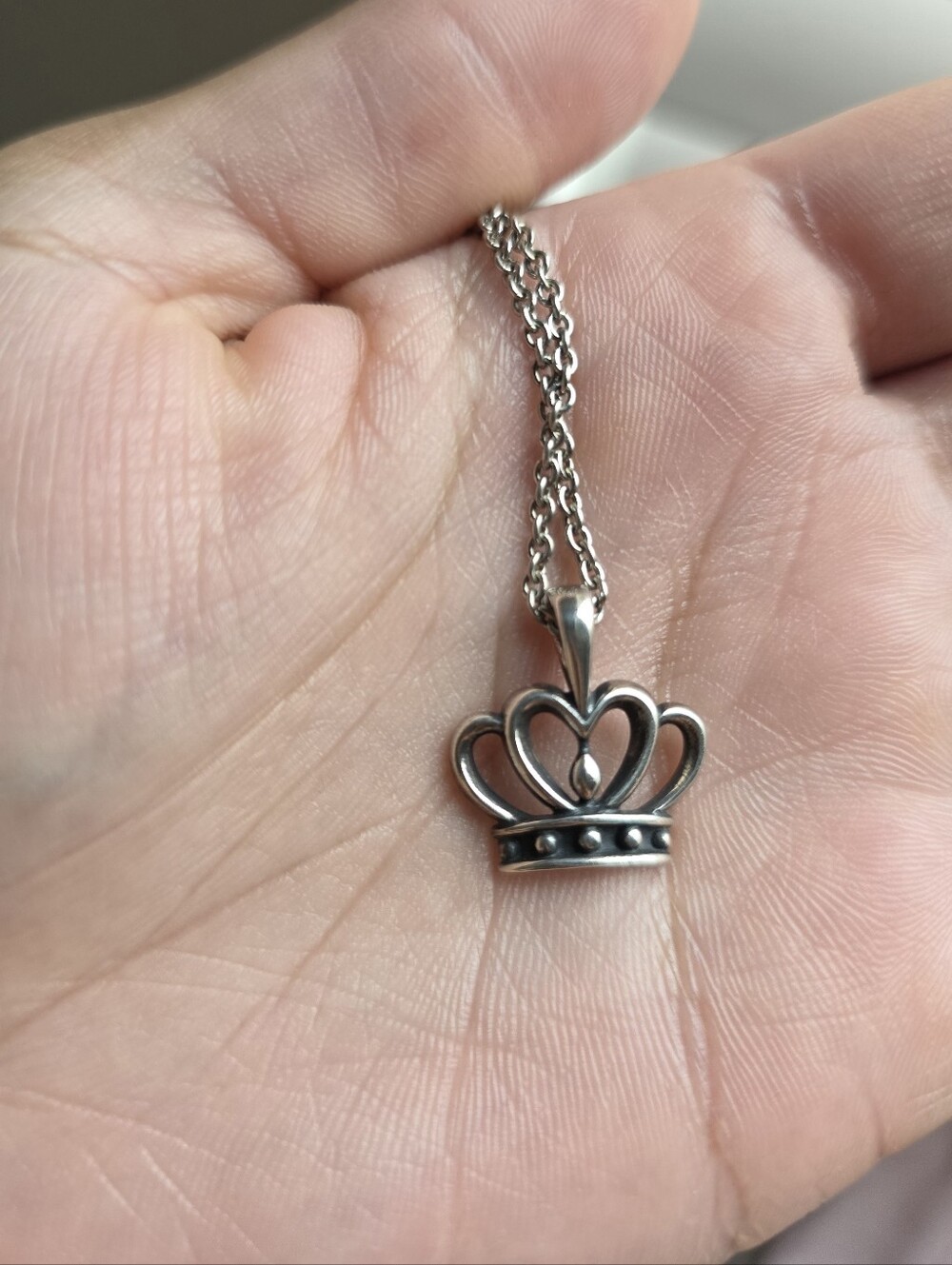 Retired Queen Of Hearts Pendant And Chain